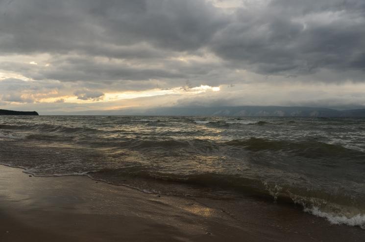 Закат на острове Ольхон на Байкале