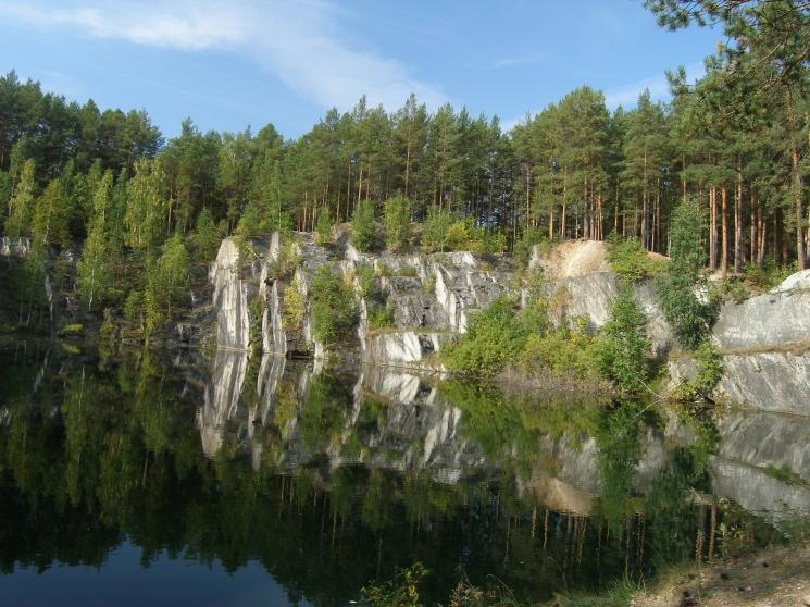 Живописное озеро Тальков камень, природный парк "Бажовские места"