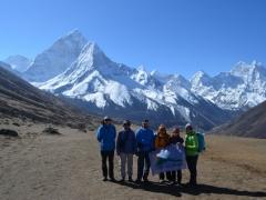 Группа в Гималаях