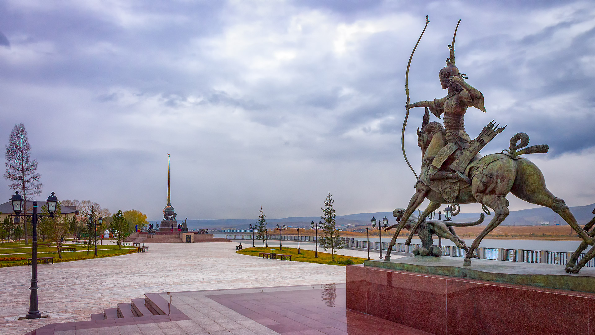 Памятник центр Азии в Кызыле