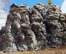гора Большой камень и Пугачевская пещера (Верхний Уфалей)
