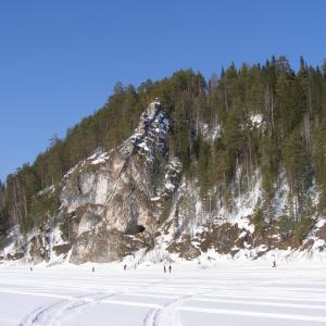 Мельничный ручей и скалы Чусовой