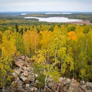 Ельчёвский водопад, горы Каменная и Ельчёвошная
